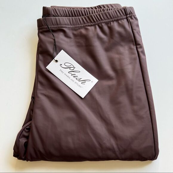 Plush Fleece Lined Liquid Faux Leather Leggings in Wine XS - Picture 3 of 6